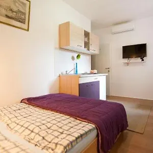 Apartment Centar 2 Private With Ensuite And Kitchenette, Split